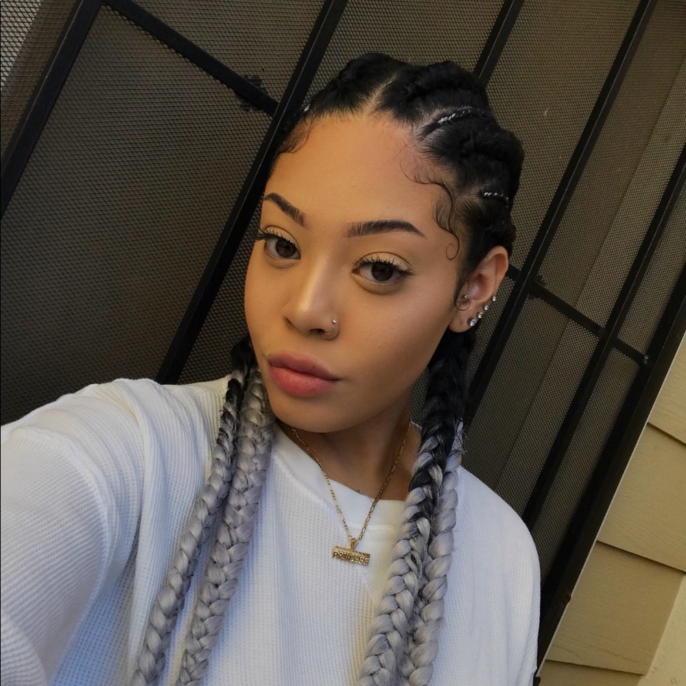 Meet your Posher, Dominique